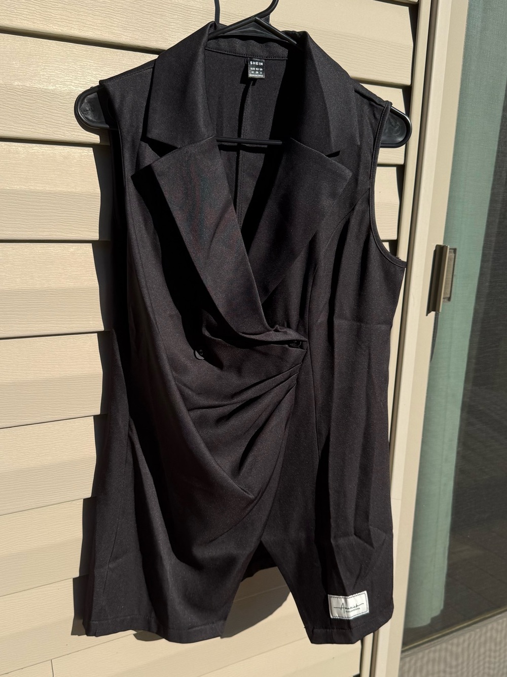 Sleeveless button up